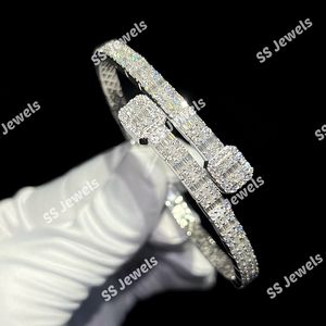 Bracelet Baguette Unisexe VVS Lab Grown Diamond en Argent 925 Entièrement Glacé Luxe Bustdown pour Cadeau d'Anniversaire de Femme - Product Image 1