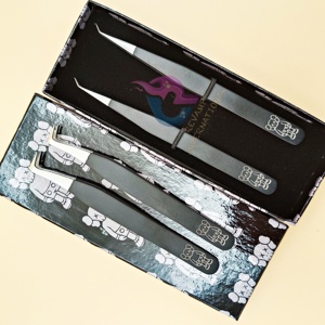 Pince à épiler et boîte d'emballage d'extension de cils Kaws noir de marque privée pour le méga volume et l'isolement Logo personnalisé gratuit durable - Product Image 5