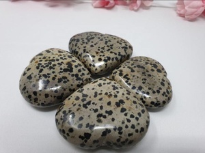 หินแจสเปอร์รูปหัวใจลายดัลเมเชียน ขนาด 50-55 มม. ขัดเงา หินคริสตัลธรรมชาติ หินปาล์มสโตน สำหรับบำบัดรักษา ตกแต่ง และเป็นของขวัญ - Product Image 4