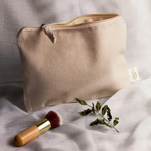 Borsa da Toilette Personalizzata in Cotone con Accessori a Tema Bellezza Prugna - Product Image 2