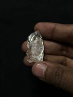 Topacio Arcoíris Blanco Natural, Pulido y en Bruto, con Efecto de Fuego Arcoíris para Joyería, Forma Natural
