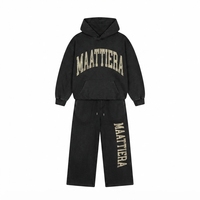 Ensemble survêtement streetwear deux pièces pour femme en molleton de coton uni, comprenant un sweat à capuche surdimensionné avec fermeture éclair et une veste à ceinture, et un pantalon de survêtement à jambes larges