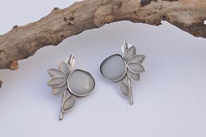Nouvelles boucles d'oreilles jhumka en argent et en laiton faites à la main par un designer pour filles et femmes - Product Image 3