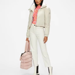 Chaqueta de Invierno Personalizada, Impermeable, de Lona, con Relleno de Algodón de Alta Calidad, Cuello Alto de Punto, Corta, con Capucha y Logotipo Frontal - Product Image 2