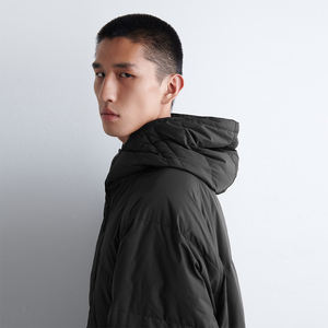 Manteau d'hiver décontracté pour homme, long, imperméable, à capuche, rembourré en duvet, couleur noire, deux poches latérales - Product Image 4