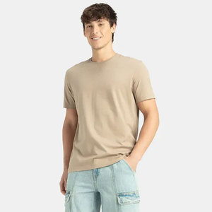 Camiseta Clásica para Hombre, Cuello Redondo, Corte Ajustado, Manga Corta, Color Camel Brown, Camiseta Esencial de Algodón con Cuello Redondo y Corte Ajustado - Product Image 1