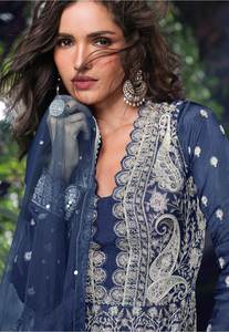 Conjunto de bordado de seda Chinon con lentejuelas y detalles de encaje en elegante palazzo y dupatta de malla. - Product Image 3