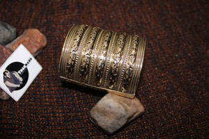 สร้อยข้อมือกำไลข้อมือใหญ่ลายคัตเอาท์สร้อยข้อมือผู้หญิงและกำไลข้อมือหูเครื่องประดับกำไลข้อมือโลหะสร้อยข้อมือทอจาก tradnary - Product Image 2