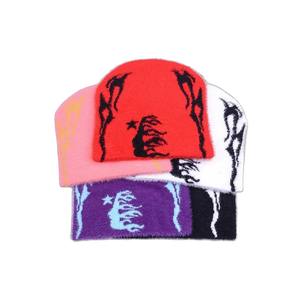 Bonnets unisexe d'hiver en mohair noir à bordure rouge avec logo personnalisé Bonnet d'hiver tricoté de couleur unie bon marché Bonnet en acrylique vierge OEM - Product Image 6