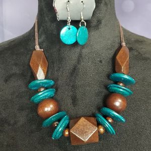 สร้อยคอไม้สักแกะสลักทำด้วยมือ - Product Image 1