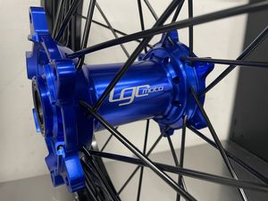 Roue arrière neuve d'usine Husqvarna KTM, jante noire, moyeu bleu, neuve, 19 pouces, à vendre - Product Image 3