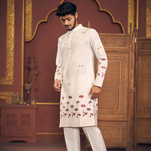 Kurta ที่สง่างามสำหรับผู้ชายที่มีรูปแบบและสไตล์ที่ซับซ้อนรายละเอียด kurta ที่สมบูรณ์แบบสำหรับงานรื่นเริงและงานแต่งงาน - Product Image 3