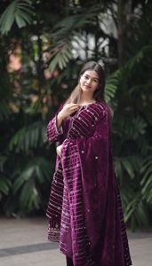 Conjunto de Salwar Kameez de ropa pakistaní bordada con Secuencia de terciopelo viscosa pesada para ocasiones festivas de proveedor mayorista - Product Image 4
