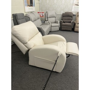 Sillón Reclinable Camelot Infinity Riser con Doble Motor, Inclinación en Espacio, Cuero Brisa, Hecho a Mano en Gran Bretaña, Moderno, Extensible, Madera y Tela - Product Image 4