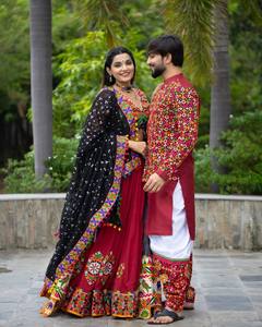 Navratri spécial concepteur beurre soie Lehenga Choli ensemble impression numérique avec miroir travail belle Pom Pom dentelle travail Dupatta - Product Image 3
