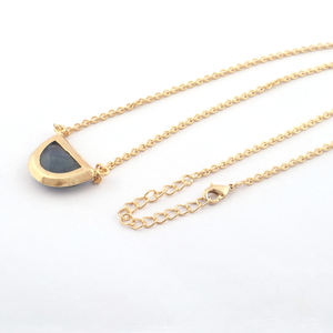 Collar personalizado de piedras preciosas, collar de cadena de cable de labradorita de Fuego Azul Real, collar con colgante de forma semicircular chapado en oro de 18 quilates - Product Image 5