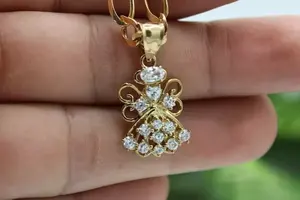 Colgante de Plata 925 con Baño de Oro Amarillo de 14K y Moissanita Redonda de Corte Brillante para Mujer - Product Image 4