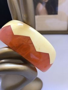 กำไลเรซิ่นสลักลายตามสั่ง เป็นมิตรกับสิ่งแวดล้อม พร้อมดีไซน์รูปนางฟ้าและโมเดล สำหรับเป็นของขวัญส่วนตัว - Product Image 4