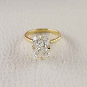 Anillo fino de oro amarillo de 18 quilates para fiesta, 2.01CT, VS1, Diamante cultivado en laboratorio de corte radiante, propuesta certificada IGI, regalo de compromiso para boda - Product Image 3