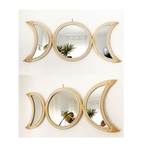 Miroir de décoration intérieure suspendu en rotin naturel, design unique fait à la main - Product Image 1