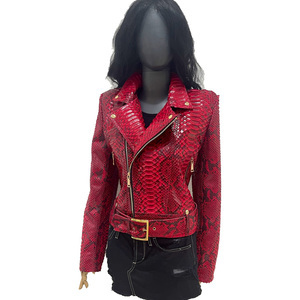 Màu Đỏ Chính Hãng <span class=keywords><strong>Python</strong></span> Nổi Da Biker Áo Khoác Cho Phụ Nữ Ánh Sáng Mùa Đông Mới Rắn In Xe Máy Áo Khoác Với Xuống Chất Liệu - Product Image 1