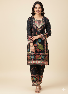 Traje de Dos Piezas para Mujer Unity Luxure, Estampado Digital de Lujo, Tela Crepé Suave Premium, Kurti Floral con Pantalones a Juego - Product Image 2