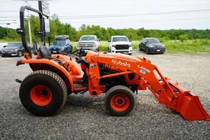 Tractor Kubota Serie L L2502 HST de 25 HP, Tractor Kubota 4x4 Hidrostático para Granja con Toma de Fuerza y Enganche de 3 Puntos - Product Image 5
