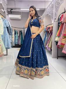 Lahenga choli moderne en soie de beurre lourd pour adultes robe traditionnelle indienne magnifiquement brodée pour femmes - Product Image 4
