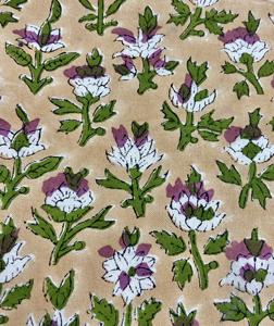 Tela de Algodón Estampada a Mano con Diseño Floral Beige |   Textil Tradicional Indio con Pequeños Motivos - Product Image 2