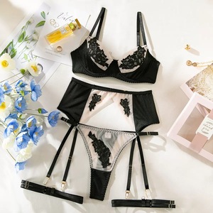 Sujetador push-up transparente y liguero de encaje con Tanga-Elegante conjunto francés de 4 piezas - Product Image 5