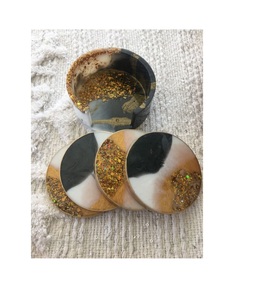 Sous-verre unique en résine de 5 mm d'épaisseur, conçu pour les cadeaux de famille, design contemporain de luxe artisanal, durable et résistant à la chaleur pour la table - Product Image 4