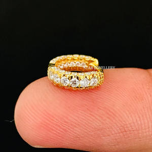 Boucles d'oreilles cerceau de mariée en diamant naturel en or massif 14 carats. - Product Image 5