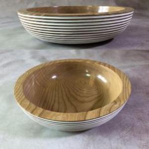 Cuencos de madera ligeros hechos a mano con detalles intrincados ideales para reuniones casuales o cenas formales - Product Image 3