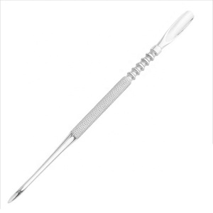 Pousse-cuticules en acier inoxydable de 4,5 pouces avec embout de 5 mm à 9 mm et extrémité grattoir, poignée antidérapante, outil de manucure et de pédicure - Product Image 1