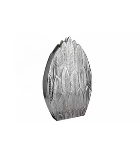 Florero pulido brillante Aluminio Metal Lujo Diseño moderno Hogar Decorativo Hecho a mano Jarrones únicos a precio al por mayor - Product Image 4