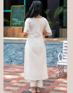 Salwar Kameez Moderno de Algodón Premium con Pantalón Reversible y Hermoso Bordado Cruzado para Fiestas - Product Image 5