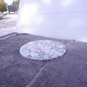 Planche à découper ronde modeste en marbre blanc et noir, idéale pour la cuisine et la table, la préparation des aliments et les réceptions - Product Image 2