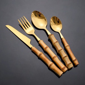 Juego de Cubiertos de Acero Inoxidable con Mango de Madera Estilo Bambú para Comidas Familiares, Eventos, Recepciones y Uso en el Hogar, de la India - Product Image 2