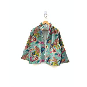 Veste matelassée réversible en velours Jungle Durbar, style ample, col montant, prête pour l'été, gris ardoise, imprimé Tropical Bloom, options longues et courtes - Product Image 4