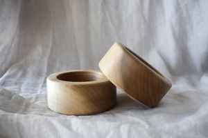 Ensemble de bougeoirs en bois d'acacia artisanal, vente chaude, design minimaliste moderne, pour table et accents d'intérieur - Product Image 5