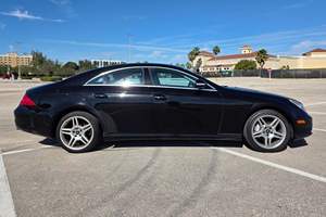 Mercedes-Benz CLS500 2006 Usado, Sin Reserva, Motor V8, Paquetes AMG Sport y Premium, 1 Dueño Desde 2006, Sin Modificaciones - Product Image 2