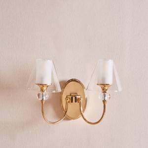 Lampe murale en métal doré au charme majestueux avec abat-jour noir offrant un attrait royal et une lueur confortable pour les intérieurs de luxe - Product Image 4