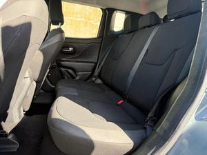 SUV Renegade Altitude 4WD 2018 d'occasion en excellent état, transmission intégrale, moteur 2.4L 180 CV, extérieur gris, prêt à rouler - Product Image 3
