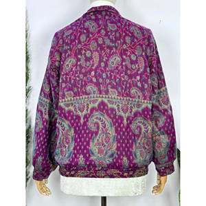 Boléro Bohème Chic Fait Main Réversible à Motifs Paisley et Floraux, en Laine de Yak avec Doublure en Soie, Col Montant et Décoration Rayée pour Printemps Automne - Product Image 3