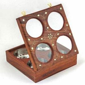 Elegante Caja de Madera Hecha a Mano para Frutos Secos con Cuatro Compartimentos Diseñada para Servir Aperitivos, Dulces y Sabrosos Frutos Secos - Product Image 5