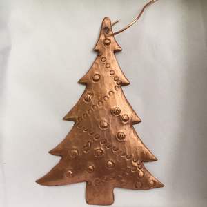 Ornements suspendus de Noël en métal décoratifs fabriqués à la main pour les célébrations d'hiver fêtes de mariage et décor de salle de fête - Product Image 1