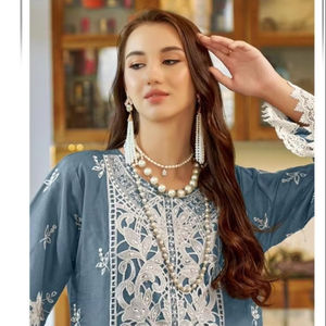 Glamorous Winter Trendy Salwar Kameez Prendas de abrigo con trabajo hecho a mano Organza bordado pesado Dull Santoon Bottom Inner Dress - Product Image 1