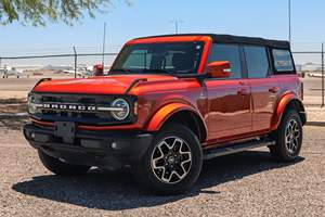 Bronco Outer Banks 2022 EcoBoost de 4 Cilindros, 4x4, Rojo Metálico Picante, Sin Modificar - Product Image 5
