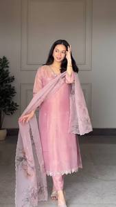 Conjunto de Kurta para Mujer, Diseño de Diseñador, Crepé Natural Pesado con Bordado de Lentejuelas, Corte Regular, Dupatta Elegante Reversible, Casual para Todas las Temporadas - Product Image 2