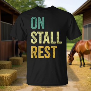 Camiseta On Stall Rest Horse, unisex, talla mediana para adulto, negra, con estampado vintage - Product Image 3